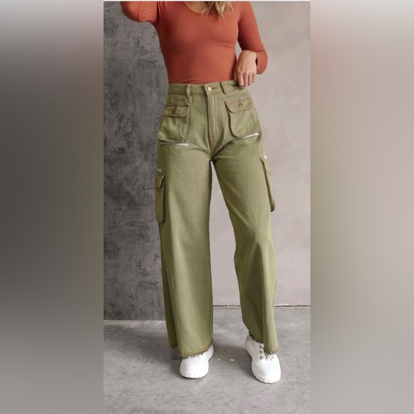 KIMBERLY OLIVE WIDE
LEG CARGO PANTS by POL; Size Large - Picture 6 of 15